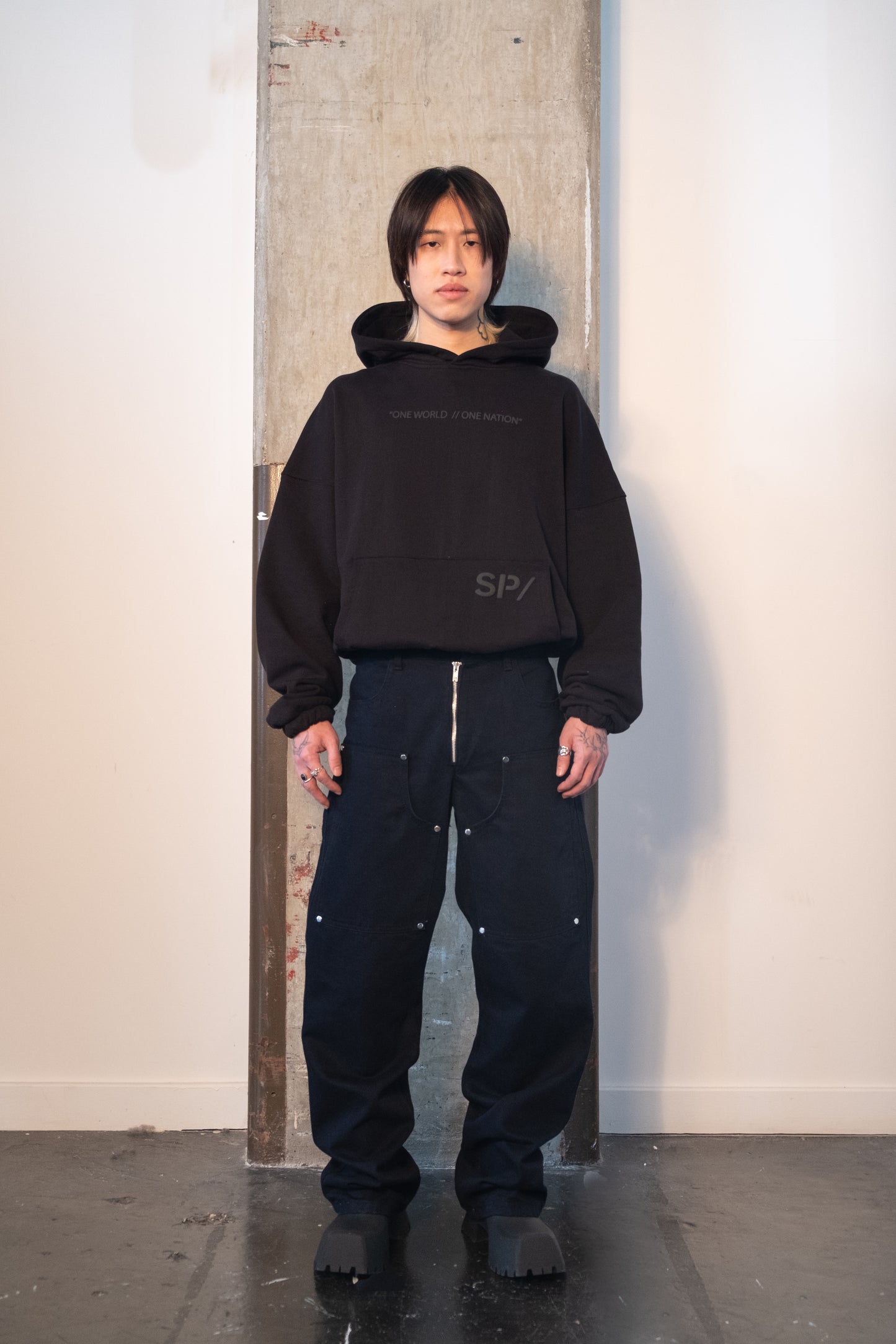 SP/ CROPPED HOODIE ONE WORLD_BLACK