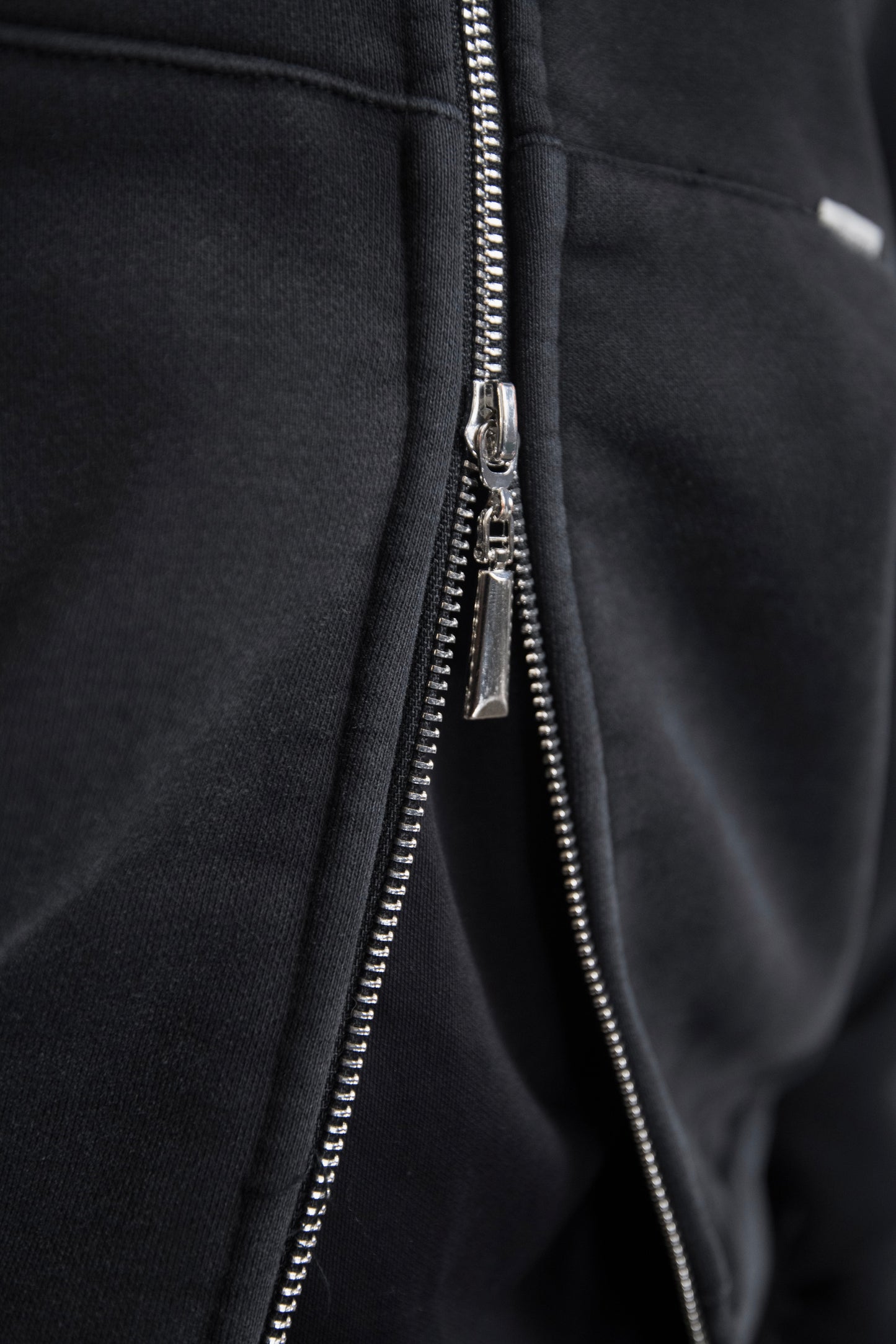 SP/  SCRIPT ZIP UP HOODIE