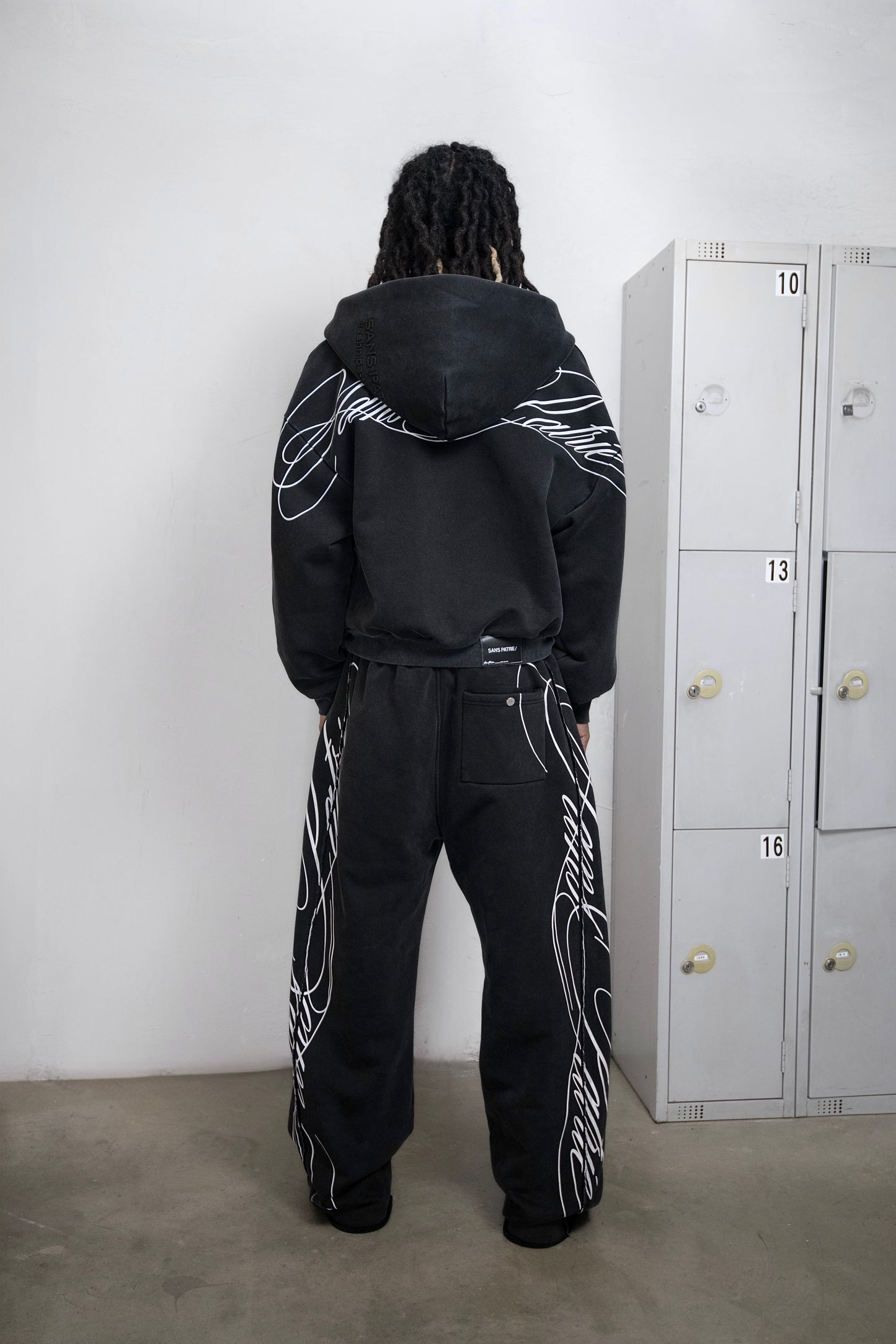 SP/  SCRIPT ZIP UP HOODIE