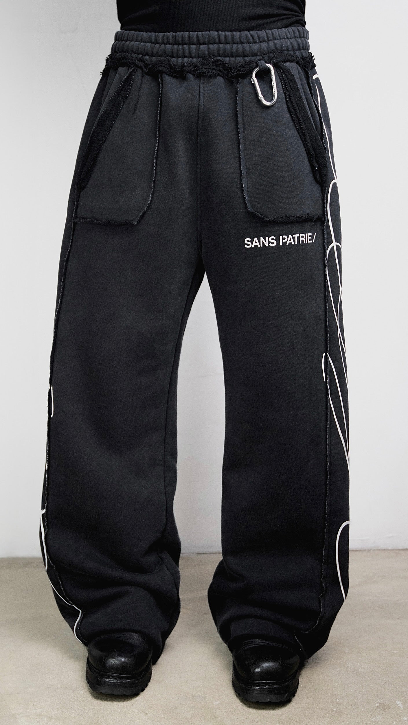 SP/ SCRIPT SWEATPANTS – SANS PATRIE/ STUDIO